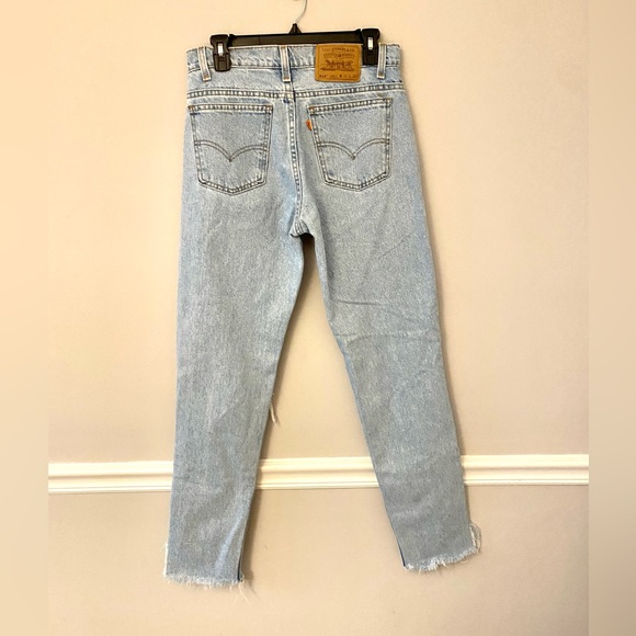 512 Levi’s orange tab light wash high rise distress jeans. 30 - Picture 3 of 16